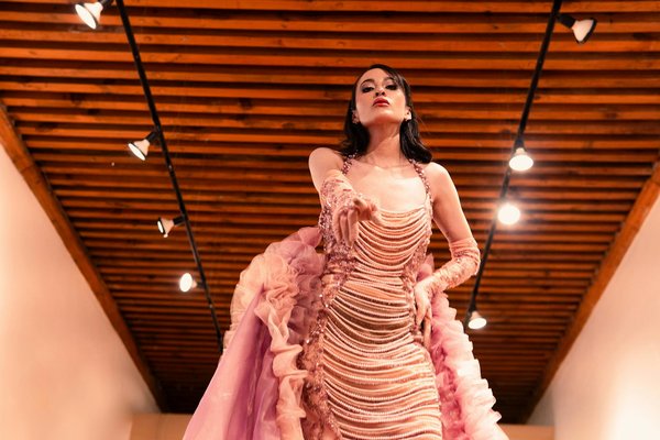 Célébrez votre style avec une robe vert émeraude élégante