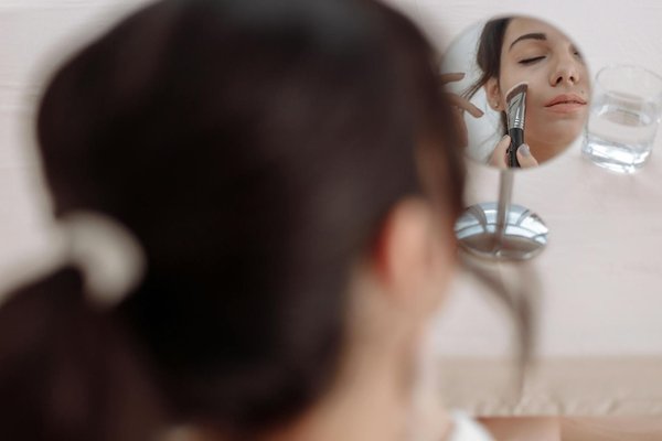 Astuces Imparables pour un Maquillage de Mariage qui Dure Toute la Journée