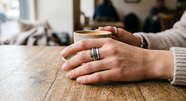 Comment une bague anti stress peut soulager votre anxiété quotidienne